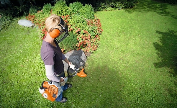 STIHL FS 40 Petrol Strimmer2