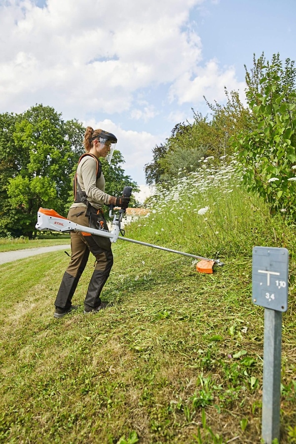 STIHL FSA 135 Battery Strimmer3