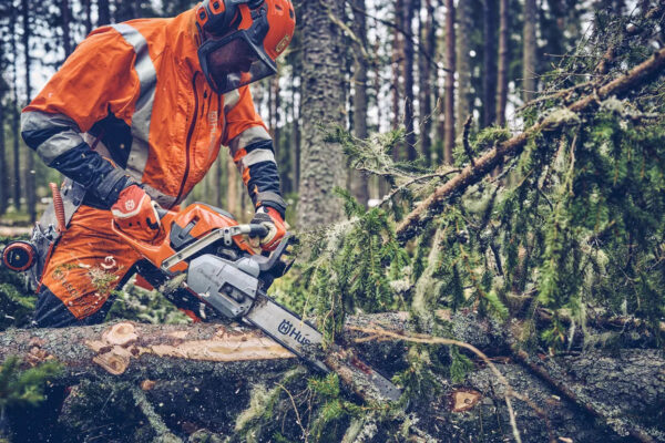 Husqvarna 592 XP Petrol Chainsaw2