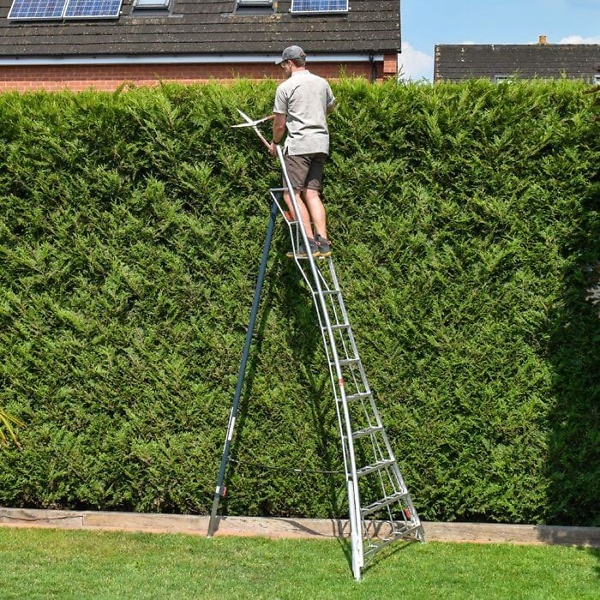 henchman_fully_adjustable_tripod_ladder-7