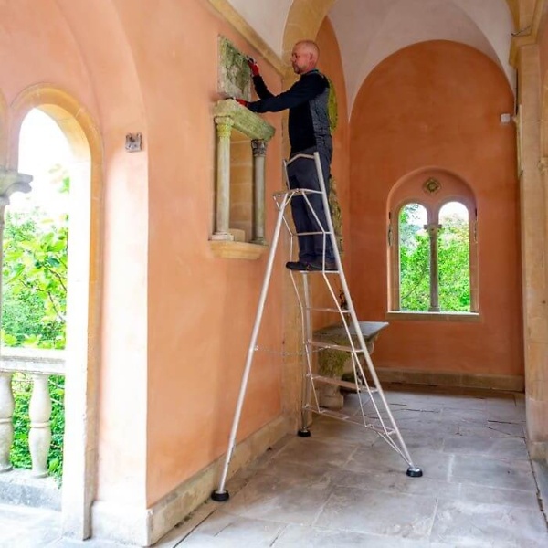 henchman_1_leg_adjustable_tripod_platform_ladder2