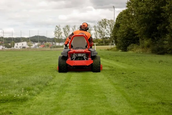 <a href="https://faeryn.xyz/brand/ariens/" class="clw-brand-logo" title="Ariens"><img src="https://faeryn.xyz/wp-content/uploads/2024/08/ARIENS.png-cropped.jpg" alt="Ariens" style="max-width:180px; max-height:60px;" /></a>   APEX 52 Zero Turn Mower Zero-turn Buxtons