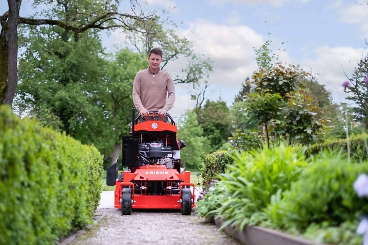 Ariens ARROW 32 Stand-On Mower